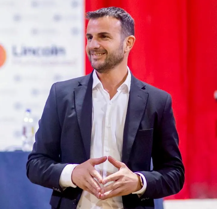 Pablo Cúnsolo, coach y conferencista internacional en oratoria y neurocomunicación, director de la Escuela Argentina de Oratoria